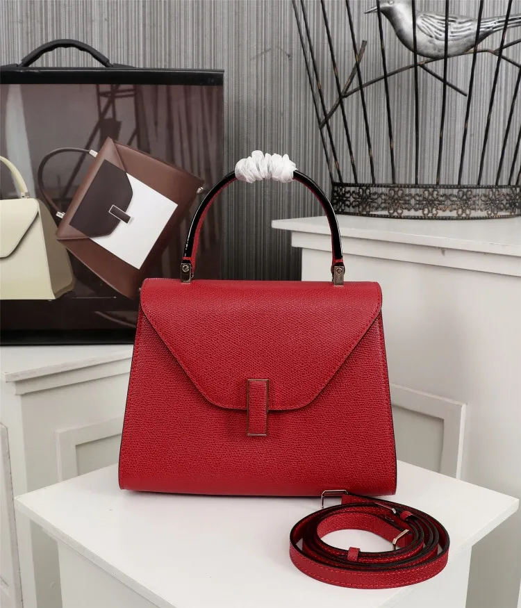 In stock👉Original small size big red👉Valextra Valextra Iside, known as Italian Hermès, is one of the most representative designs of Valextra. There is no obvious logo, but the simple collective line design is very recognizable, full of architectural art, and shows a capable and intellectual style. It is made of imported palm-print lining cowhide, with up to five stitches of handwork, and the shiny oil edges test the skill of the craftsman. Small size: 22Cm